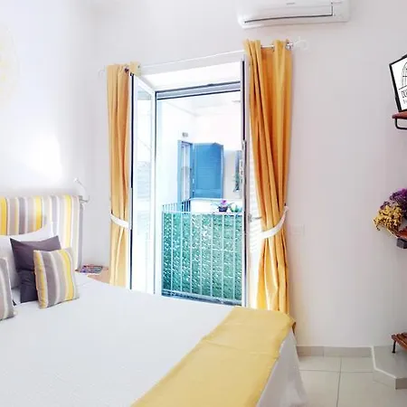 Duomo Station 3* نابولي